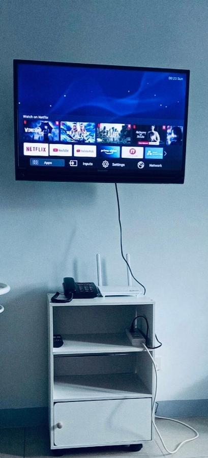 Beacon Makati Condo Free Pool Access Free Wifi 100Mbps & Free Netflix Manille Extérieur photo